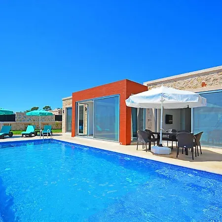 Villa Sleeps 4 Pool Air Con Wifi T781702 *