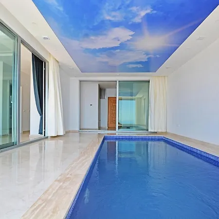 Sleeps 4 Pool Air Con Wifi T781702