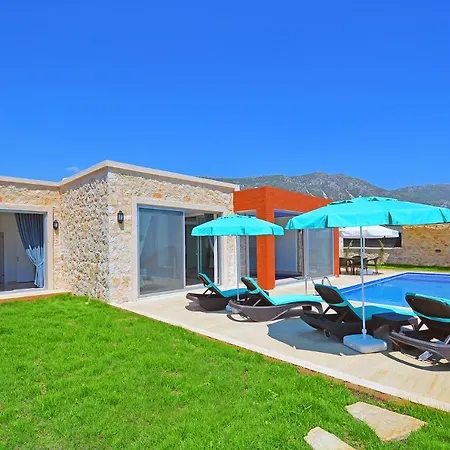 Villa Sleeps 4 Pool Air Con Wifi T781702