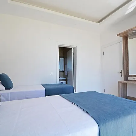 Villa Sleeps 4 Pool Air Con Wifi T781702 *