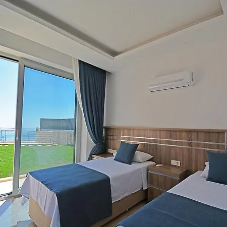 Villa Sleeps 4 Pool Air Con Wifi T781702